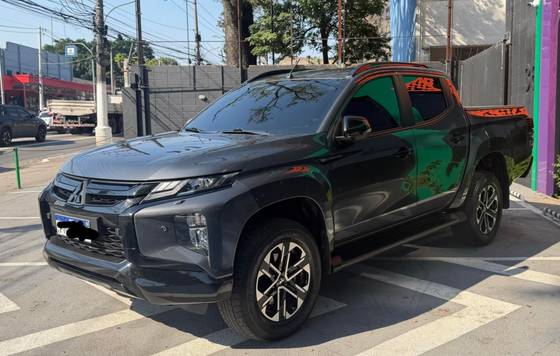 MITSUBISHI L200 TRITON 2.4 16V TURBO DIESEL SPORT HPE-S CD 4P 4X4 AUTOMÁTICO